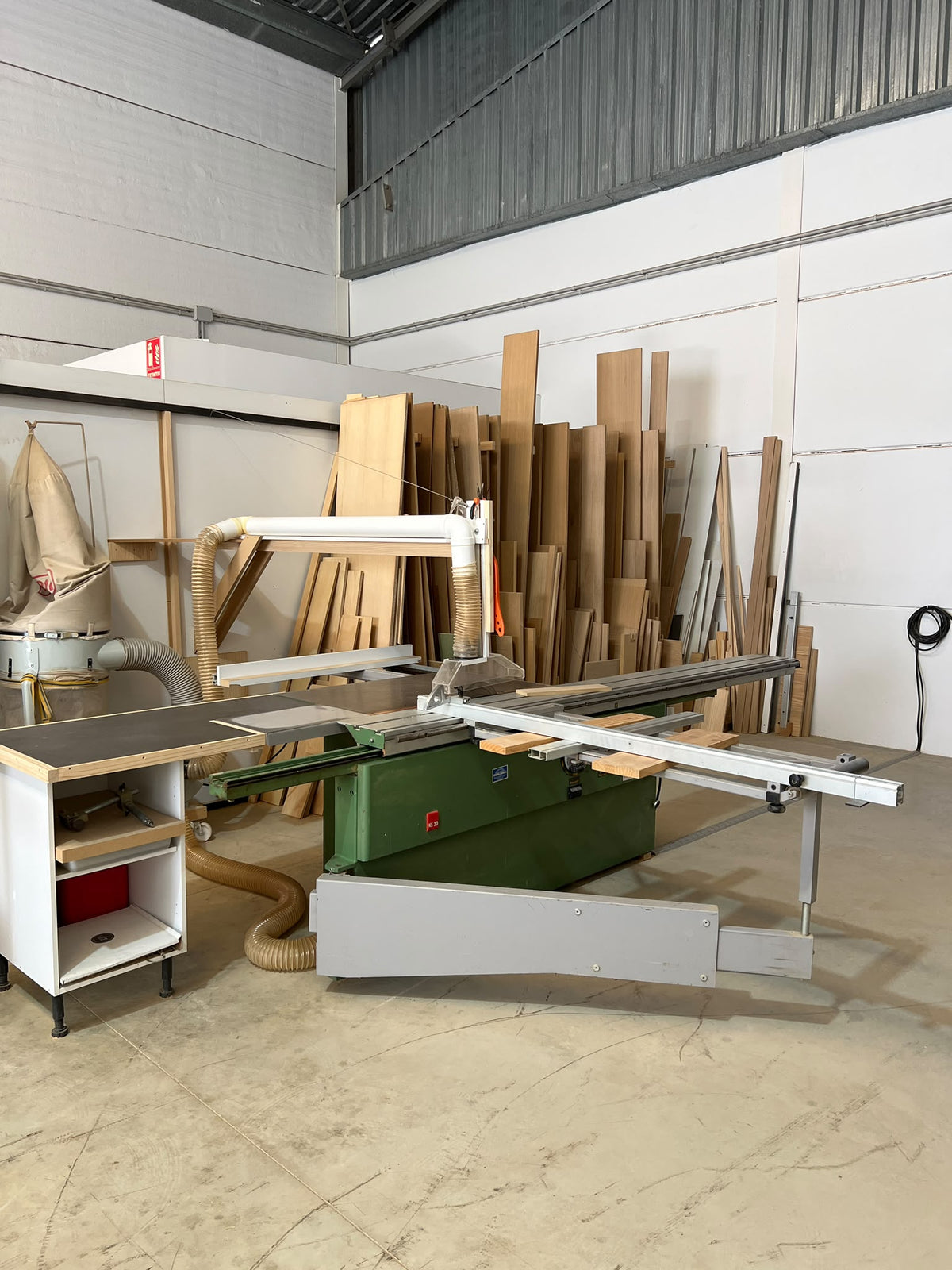 Taller de carpintería Look Vintage en Écija, fabricación de muebles de madera maciza