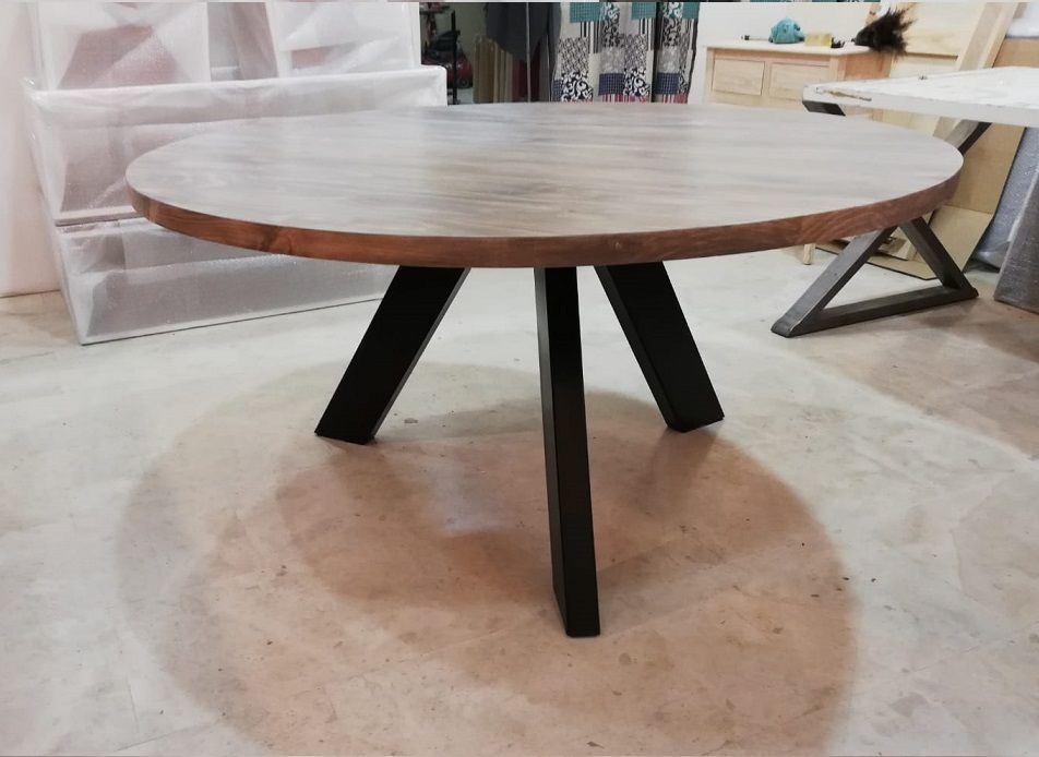 Mesa OSTOS de Comedor Industrial – Chapa de Roble y Hierro Redonda a Medida vista 6 – mesa de comedor a medida madera | Look 